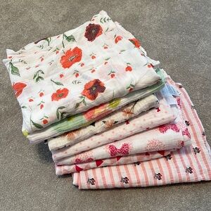 Baby girl muslin swaddles